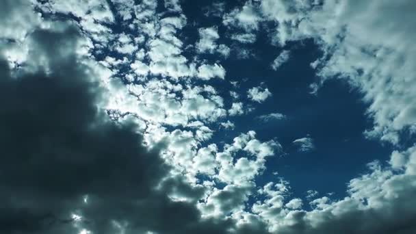 Nuvens sonhadoras — Vídeo de Stock