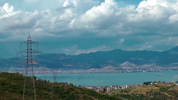 Elektrische paal en stadsgezicht time-lapse — Stockvideo