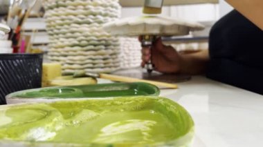 Bir Seramik Atölyesinde Çalışmak