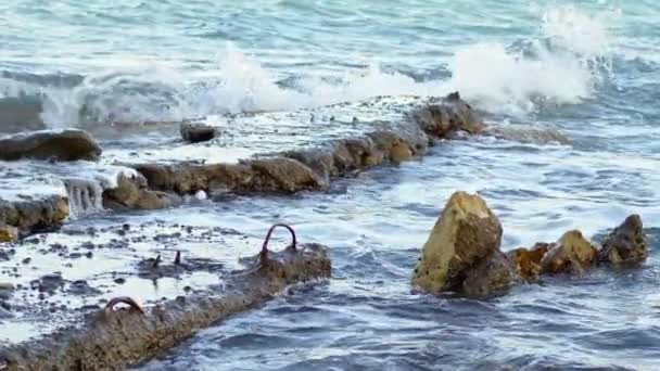 Rochas Ondas Marinhas Selvagens — Vídeo de Stock