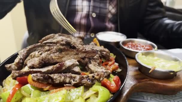 Фахита Мексиканской Мясной Еды Тарелке — стоковое видео