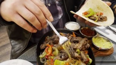 Tabakta Meksika Yemeği Fajita