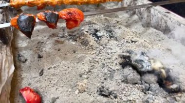Türk Geleneksel Şiş Kebap Kömür Ateşinde Et