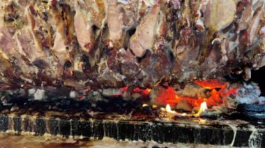 Türk Geleneksel Adı Cag Kebabı Erzurum 'dan Lezzetli Yuvarlanan Et