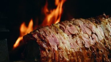 Türk Geleneksel Adı Cag Kebabı Erzurum 'dan Lezzetli Yuvarlanan Et