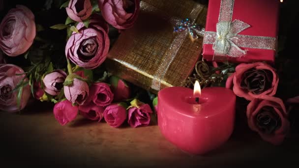 Día San Valentín Decoración Flores Velas Caja Regalo — Vídeo de stock