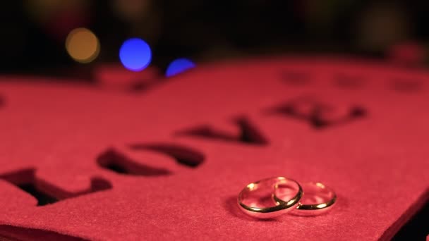 Свадебные Кольца Любовном Письме — стоковое видео