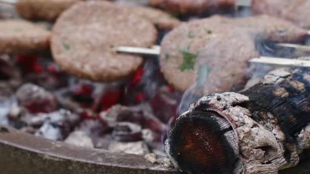 Koken Koe Meatball Food Een Barbecue Wood Fire — Stockvideo