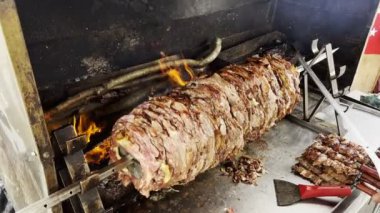 Türk Geleneksel Gıda Adı Cag Kebabı Izgara Ateşinde Donör 