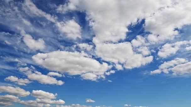 Μαλακά Σύννεφα Που Κινούνται Γρήγορα — Αρχείο Βίντεο