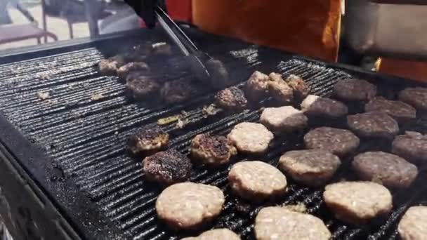 Pyszne Meatball Gotowanie Grillu — Wideo stockowe