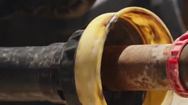 Tractor Shaft Rotating Single Belt Underground Welding Water Pump Machine — Stockvideo