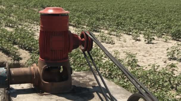 Hřídel Traktoru Rotační Jednopáskový Podzemní Svařovací Vodní Čerpadlo — Stock video