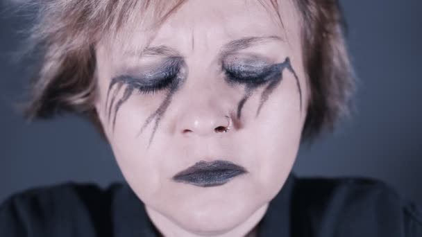 Melancholic Woman Black Eye Make Looking — Vídeo de stock