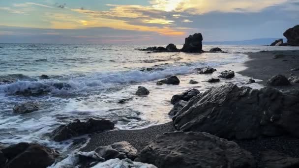 海浪和岩石 — 图库视频影像