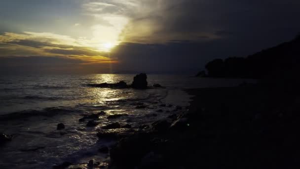 Морські Хвилі Скелі — стокове відео