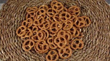 Lezzetli Tuzlu Çıtır Krakerler 