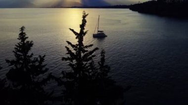 Güzel Günbatımı ve Deniz ve Turistik Yat