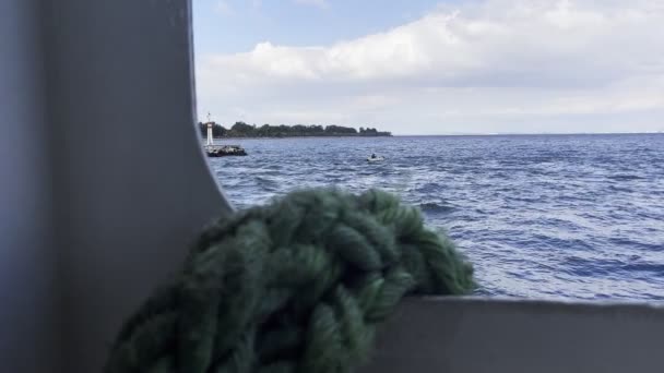 フェリー内の海とロープ — ストック動画