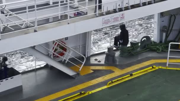 Het Zeewater Ferryboot Eenzame Man — Stockvideo