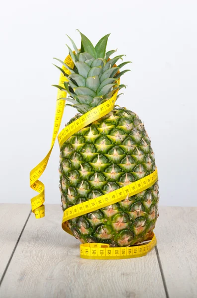 Kaset kalori az miktarda meyve olarak sarılmış ananas