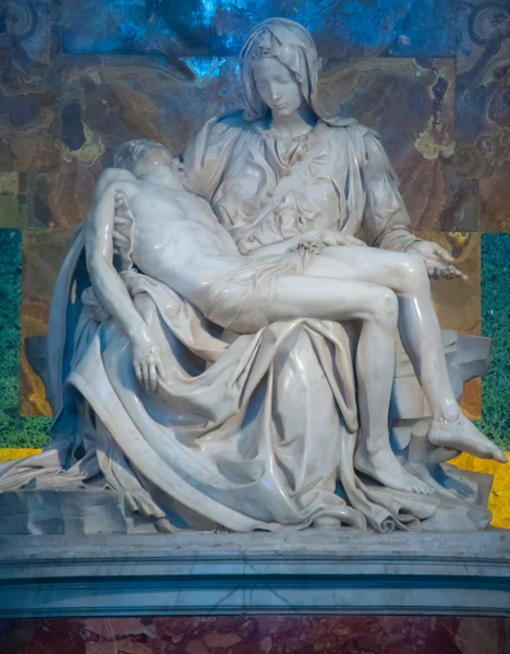 Pieta en la Basílica de San Pedro Roma, Italia — Foto de Stock