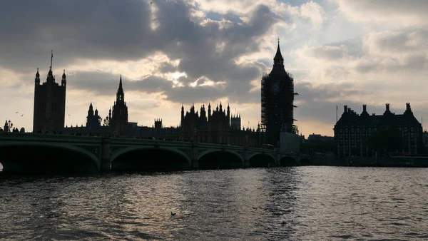 9 oktober 2021 - Londen, Engeland: Londense skyline bij schemering met Big Ben — Stockfoto