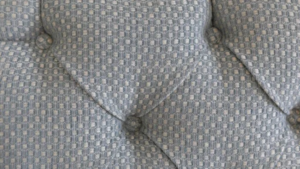 Tam çerçeve döşeme arka planı düğmeli yastıkları desenli gri renkte gösteriyor — Stok fotoğraf