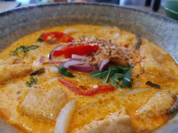 Delicious looking dish of Thai soup with tofu garnished with chillies — Stock Photo, Image