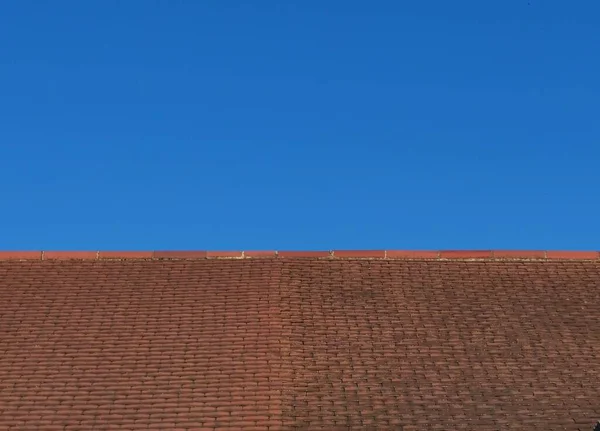 Deep Blue Sky Neatly Tiled Roof Copy Space High Quality — Zdjęcie stockowe