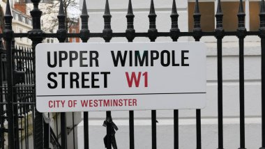 20 Ocak 2022 - Londra, İngiltere: Londra 'da Yukarı Wimpole Sokağı' nı gösteren tabela. Yüksek kalite fotoğraf