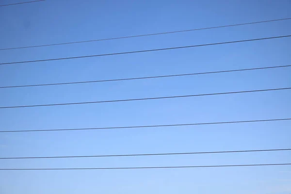 Vermogen Transmissielijnen Tegen Diep Blauwe Lucht Met Kopieerruimte Hoge Kwaliteit — Stockfoto