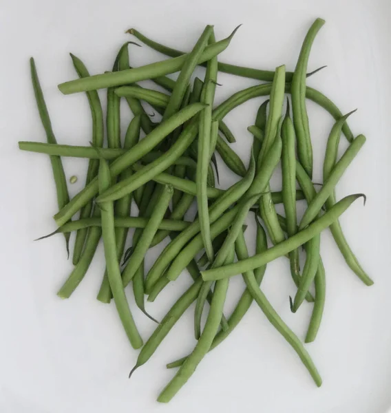 Pile Green French Beans Lying Plain White Background High Quality — Fotografie, imagine de stoc