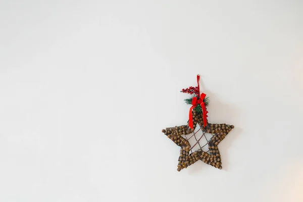 Beyaz Arkaplanlı Yapımı Noel Yıldızı Çelengi — Stok fotoğraf
