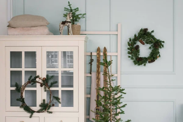 Décor Noël Intérieur Pièce Arbre Noël Couronne Garde Robe Blanche — Photo