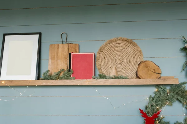 Décor Noël Sur Étagère Cuisine Sur Fond Mur Bois Menthe — Photo