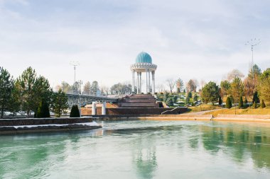 Taşkent. Özbekistan. Kasım 2021. Baskı mağdurlarının anısına anıt kompleksi