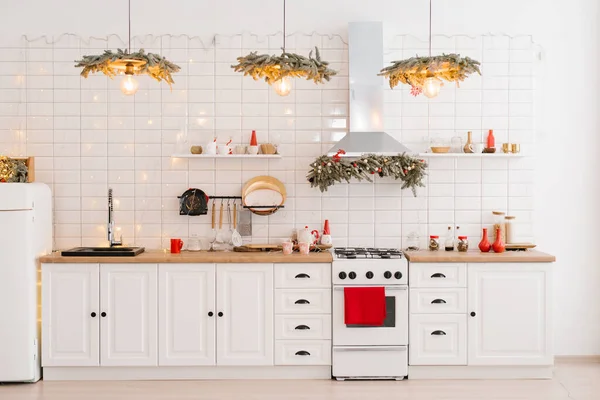 Invierno Acogedora Cocina Con Decoraciones Rojas Utensilios Navidad — Foto de Stock