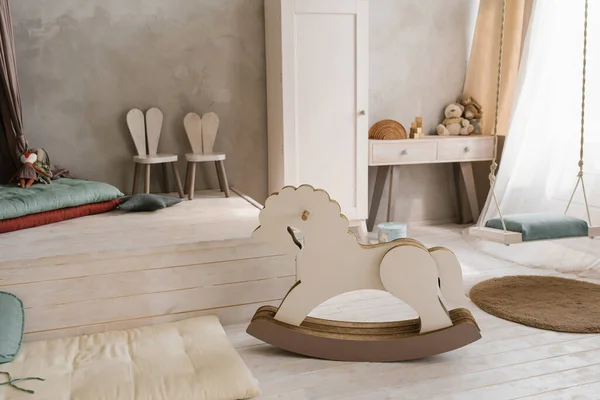 Juguete Cartón Silla Ruedas Caballo Interior Habitación Los Niños — Foto de Stock