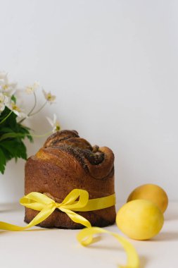 Köy tarzında geleneksel Paskalya kompozisyonu