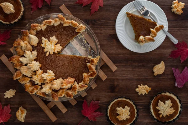 Top down view of a homemade pumpkin pie with one slice removed. — Stock Photo, Image