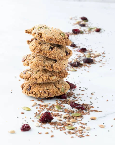 Karışık kurabiyelerden oluşan bir yığın.. 