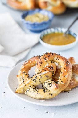 Her şeyi kapatın. Baharatlı simit. Fırında kraker..