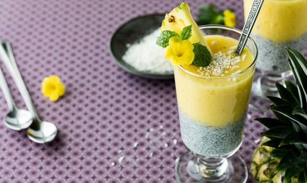 Chia and pineapple puree served with coconut flakes, ready for eating. — Stockfoto