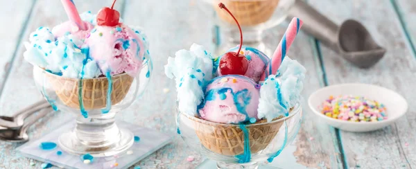 Narrow View Cotton Candy Ice Cream Sundaes Topped Sticky Cotton — Fotografia de Stock