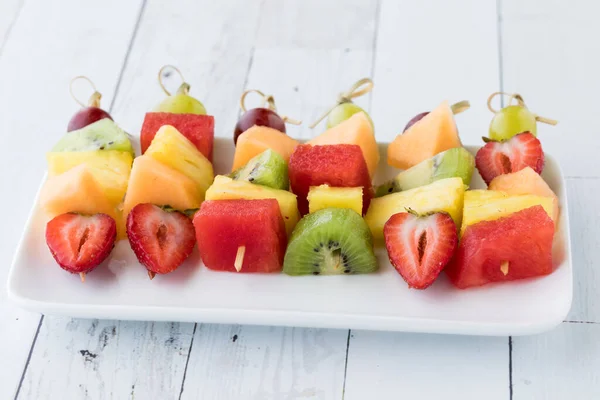 Fresh Fruit Skewers Small Platter Row White Wash Wooden Table — Stock Photo, Image