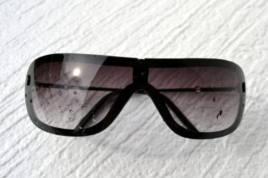 güneş gözlüğü.