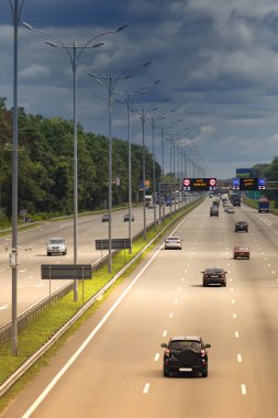 birden çok şeritli otoyol trafik