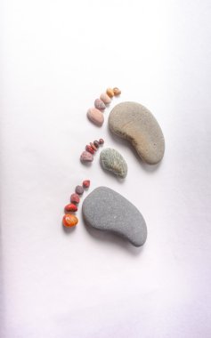 Aile ayak düzgün taş yaptı