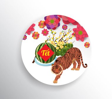 2022 yılındaki Vietnam takviminde pişirilmiş kare glutinous pirinç keki ve çiçek. (Vietnamlı yeni yılı. Çeviri: Tet Lunar Yeni Yıl, Kaplan Yılı